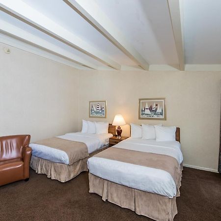Windjammer Lodge オグデンズバーグ エクステリア 写真